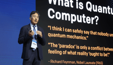 Kim Jung-sang, a professor at Duke University, gives a lecture on quantum mechanics technology at the summer forum of the Korea Chamber of Commerce and Industry held in Rahane Select Gyeongju on the 17th. [Huge debate]