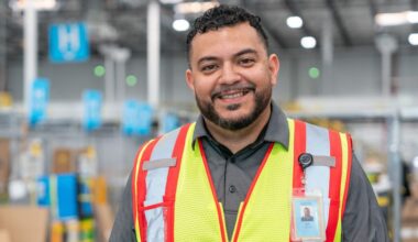 Amazon is hiring 250,000 people in the U.S. ahead of the holidays