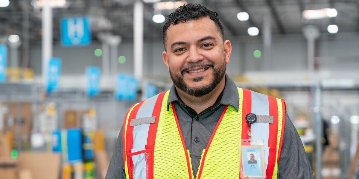 Amazon is hiring 250,000 people in the U.S. ahead of the holidays