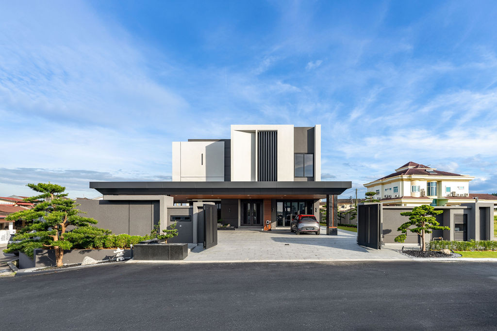 Home tour: Modern villa design with 6 bedrooms in Bidor, Perak