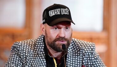 Tyson Fury Predicts One Heavyweight Will 'Wreck' Oleksandr Usyk