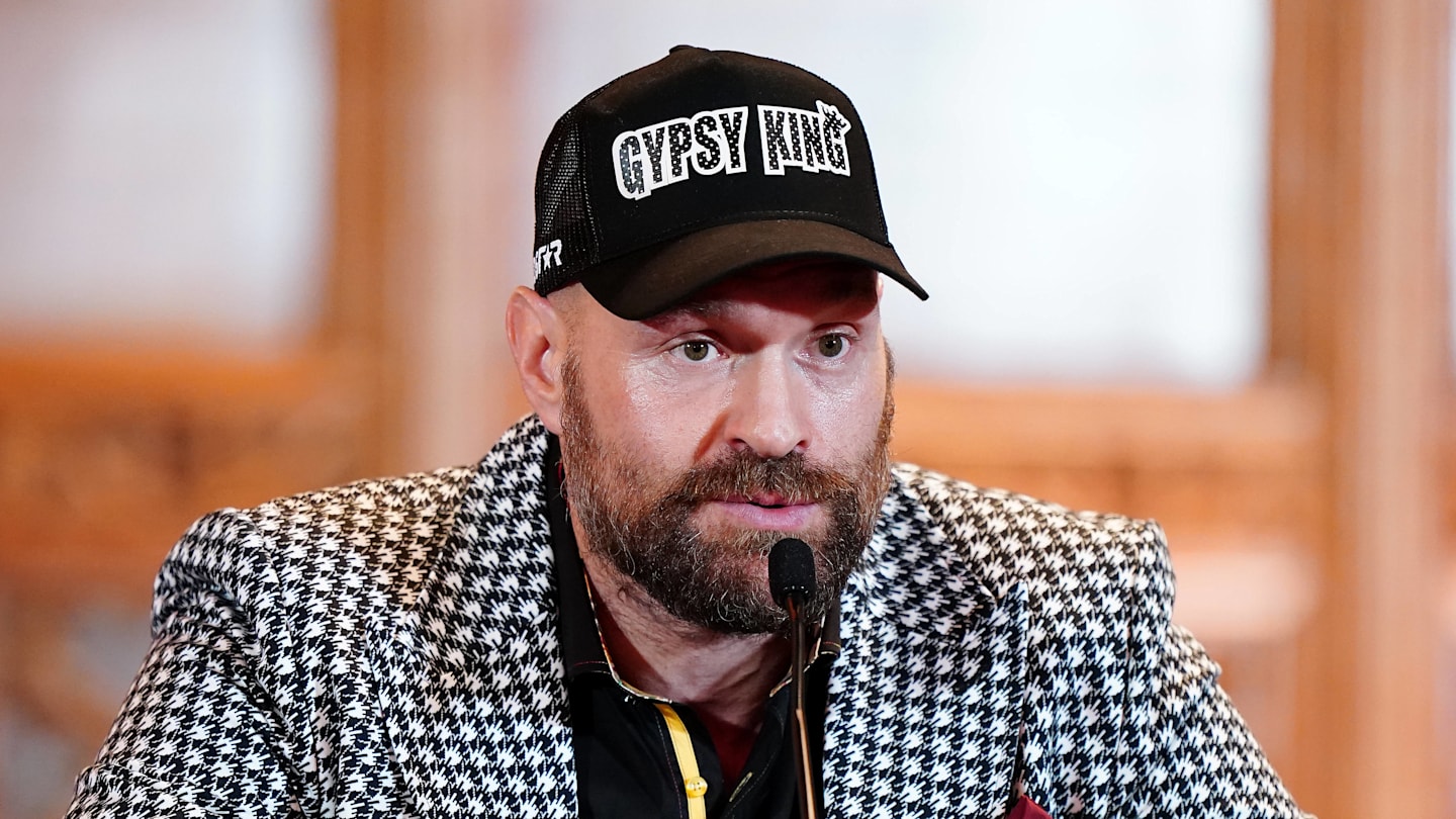 Tyson Fury Predicts One Heavyweight Will 'Wreck' Oleksandr Usyk
