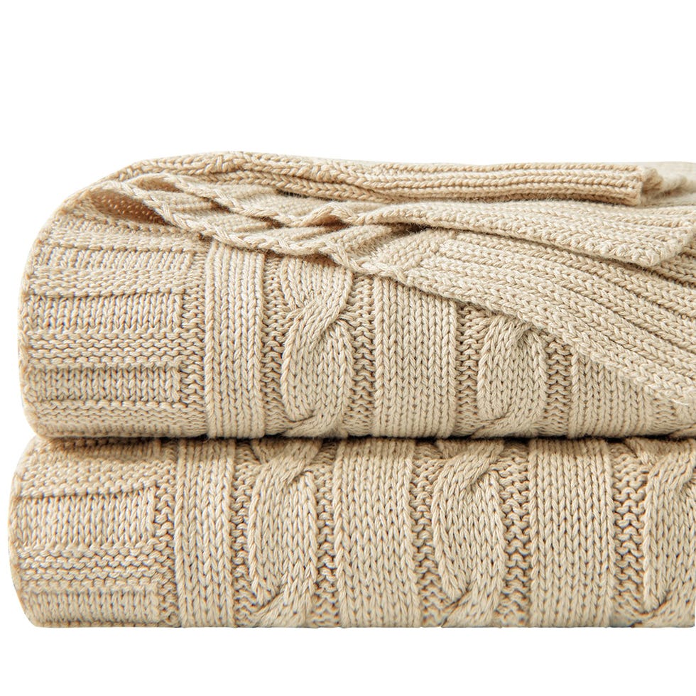 Oversize Cable-Knit Blanket