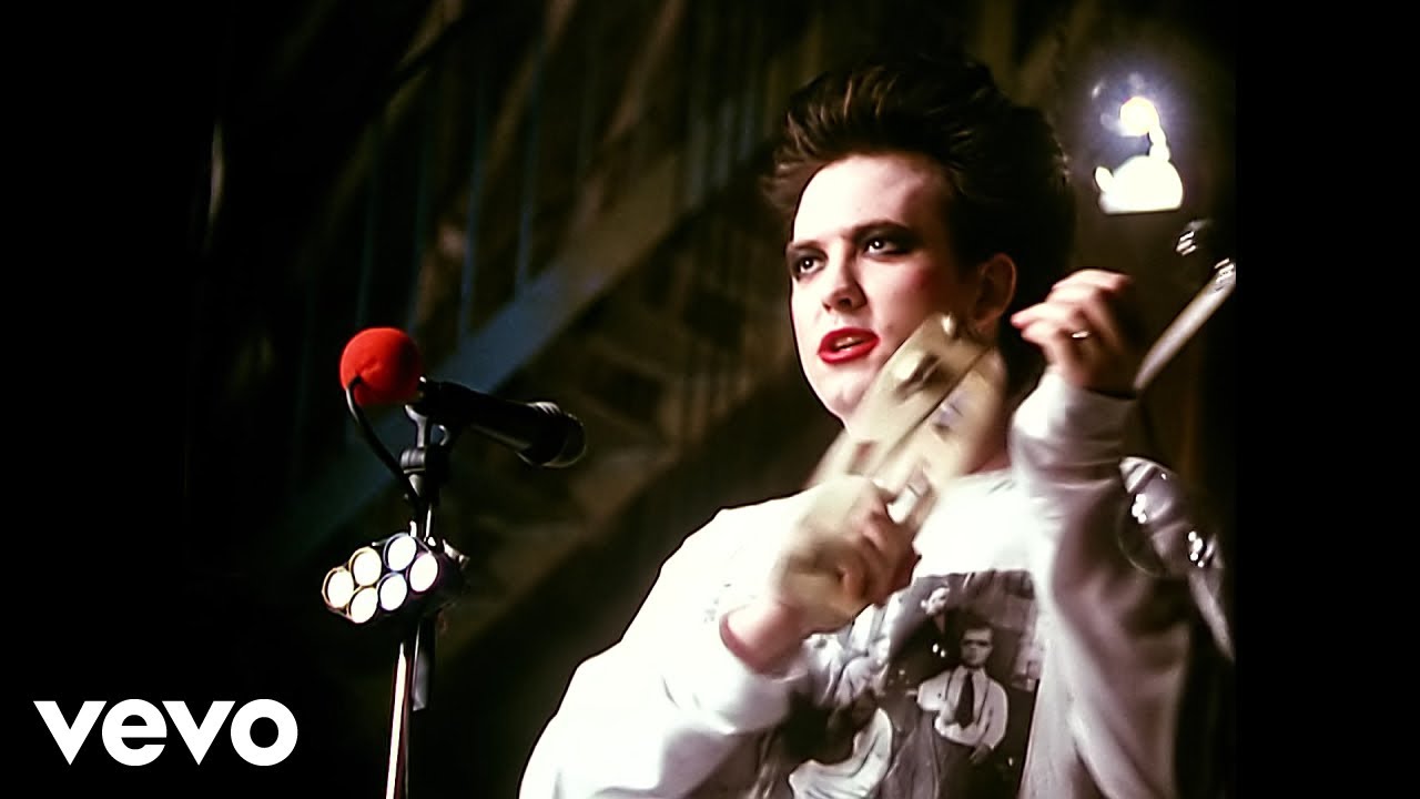 The Cure - Friday I'm In Love - YouTube