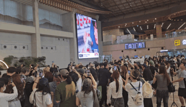 Fast-forwarded footage of the crowd following boy band AHOF at Gimpo International Airport in western Seoul on Aug. 8 [SHIN HA-NEE]