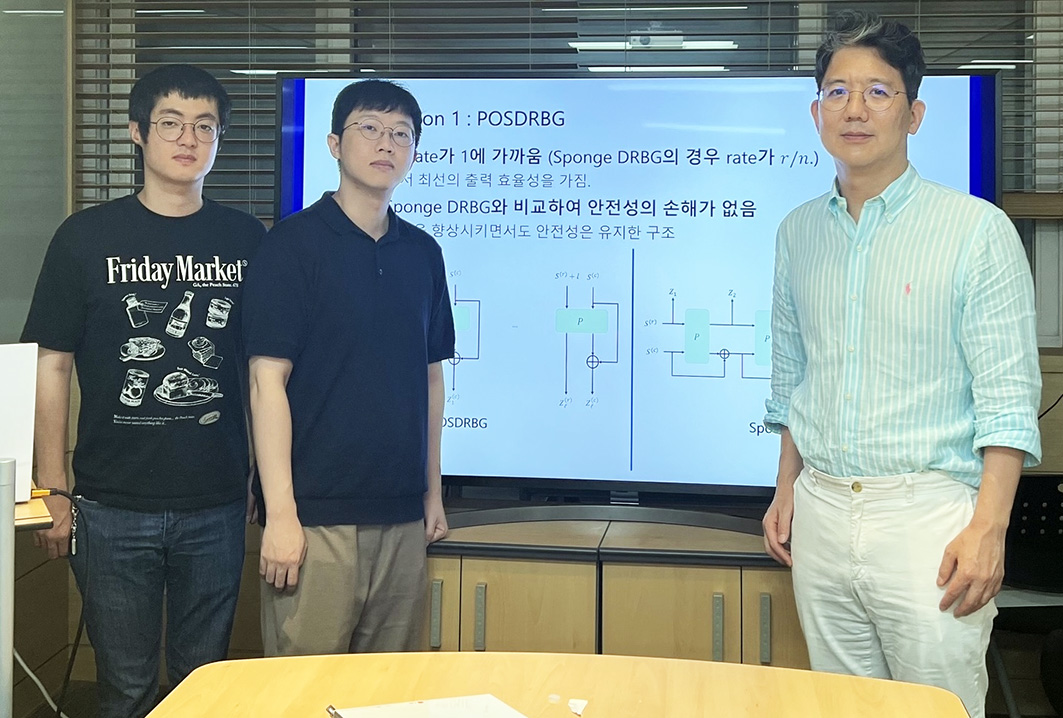(From left) Seongha Hwang (Ph.D. candidate), Woohyuk Chung (Ph.D. candidate), Professor Jooyoung Lee (School of Computing)