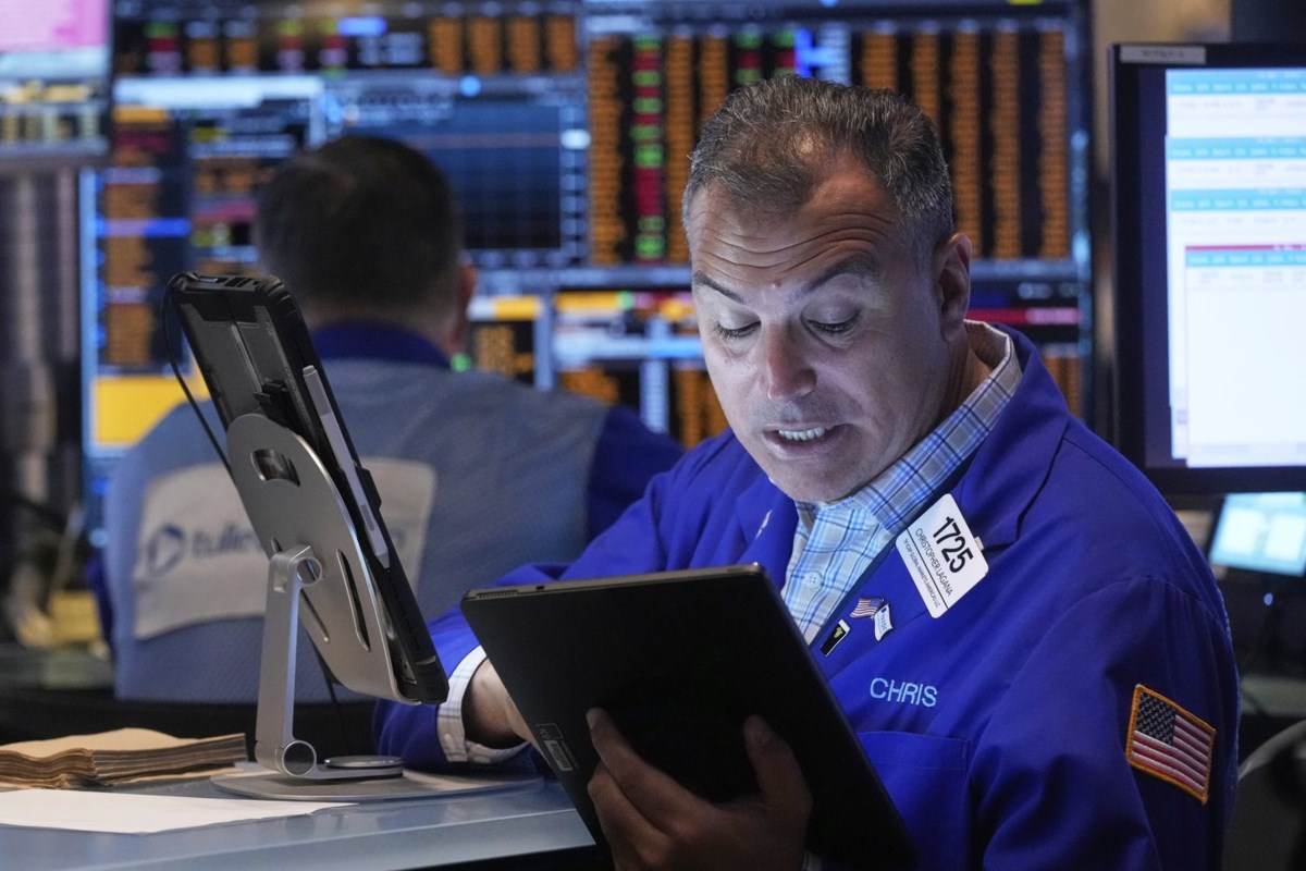 Stocks are falling again on Wall Street after a weaker-than-expected profit report from Walmart