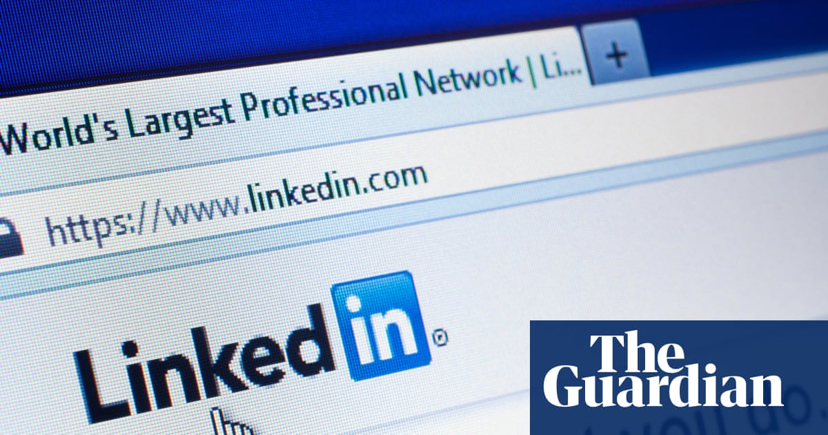 ‘I’ve £90k in student debt – for what?’ Graduates share their job-hunting woes amid the AI fallout | Graduate careers