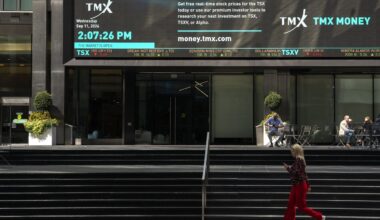 S&P/TSX composite starts the week on the rise while U.S. markets fall