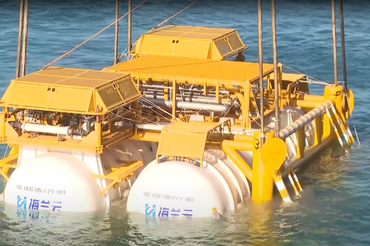 “A digital power submerged”: China is building an underwater data center equivalent to 6 million computers.