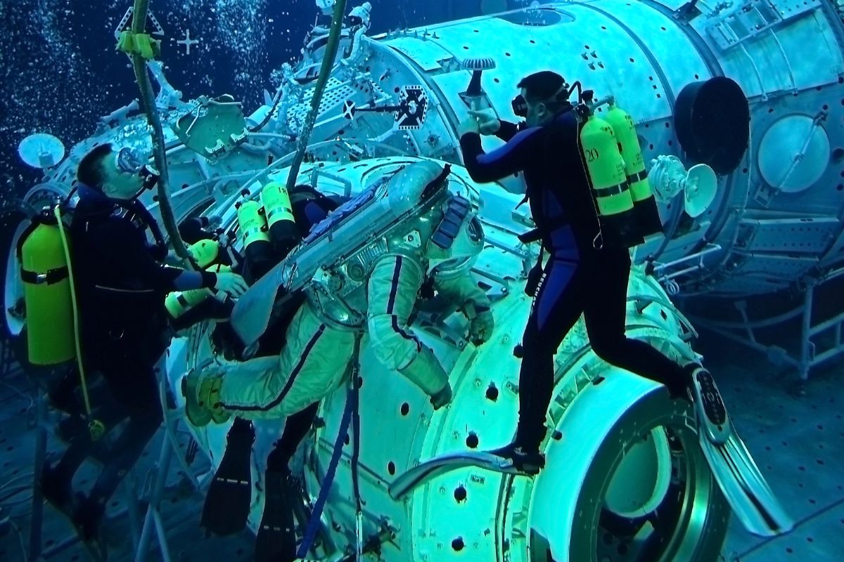 China plans to build a “deep-sea space station” 6560 feet deep, set to be completed by 2030.