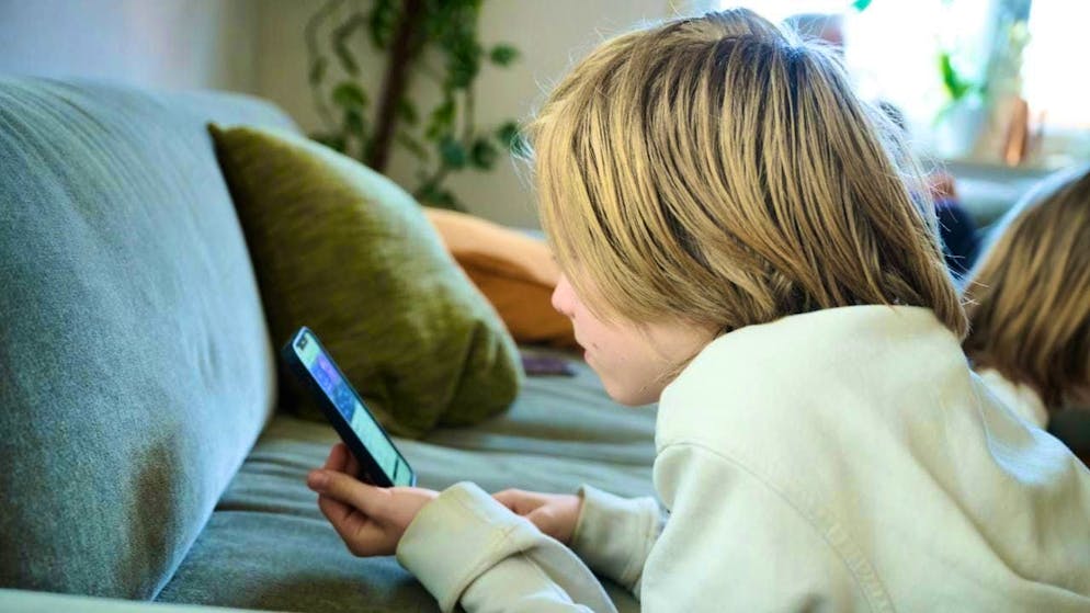 For more than half of families in Switzerland, children's internet use is a bone of contention. (symbolic image)
