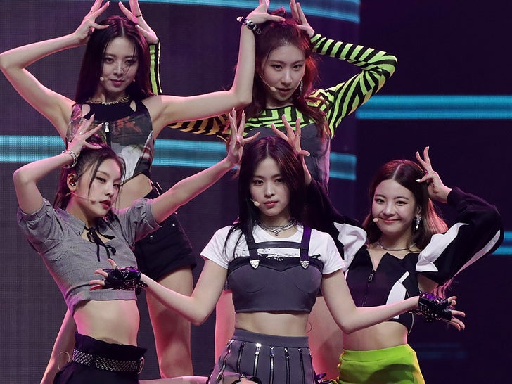 0812-Itzy-K-Pop-Group-SUB