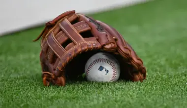Is sign stealing illegal in baseball? What MLB & Little League rules say about controversial tactic image