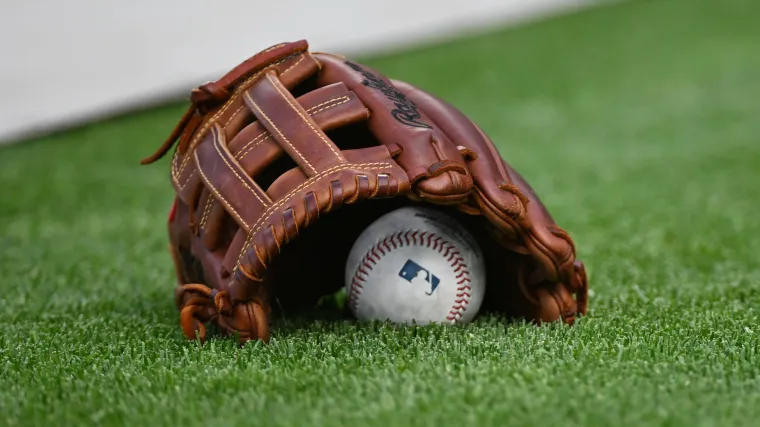 Is sign stealing illegal in baseball? What MLB & Little League rules say about controversial tactic image