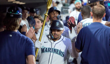 Mariners' Josh Naylor exits after at-bat in third inning vs. White Sox