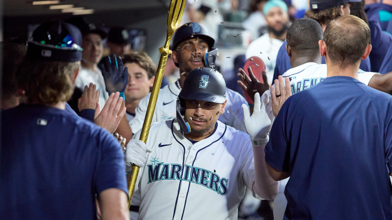 Mariners' Josh Naylor exits after at-bat in third inning vs. White Sox