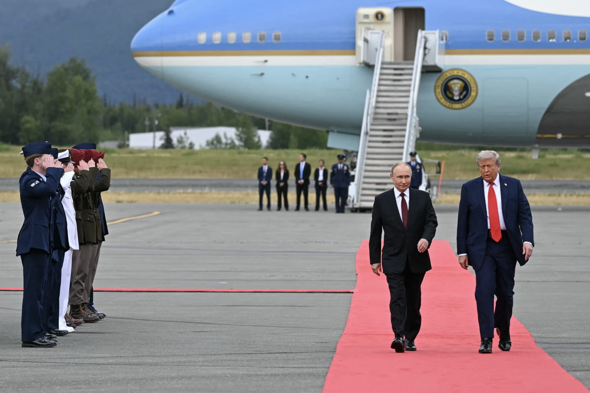 Trump and Putin on the red carpet (Andrew Caballero-Reynolds/AFP via Getty Images)