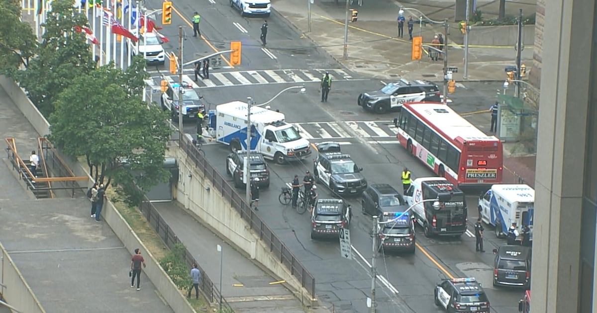 Part of Bay closed after vehicles hit during crashl; 1 in custody