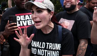 Emmy Winner Goes Off on ‘Loser’ Dean Cain for ICE Love-Fest - The Daily Beast