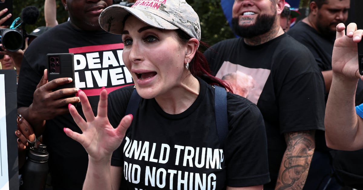 Emmy Winner Goes Off on ‘Loser’ Dean Cain for ICE Love-Fest - The Daily Beast