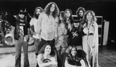 Lynyrd Skynyrd circa 1976: L-R back row: Leon Wilkeson, Artimus Pyle, Allen Collins, Leslie Hawkins, Gary Rossington, Ronnie Van Zandt, Steve Gaines and Joe Billingsley