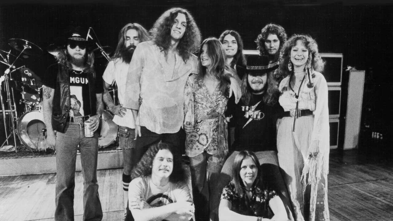 Lynyrd Skynyrd circa 1976: L-R back row: Leon Wilkeson, Artimus Pyle, Allen Collins, Leslie Hawkins, Gary Rossington, Ronnie Van Zandt, Steve Gaines and Joe Billingsley