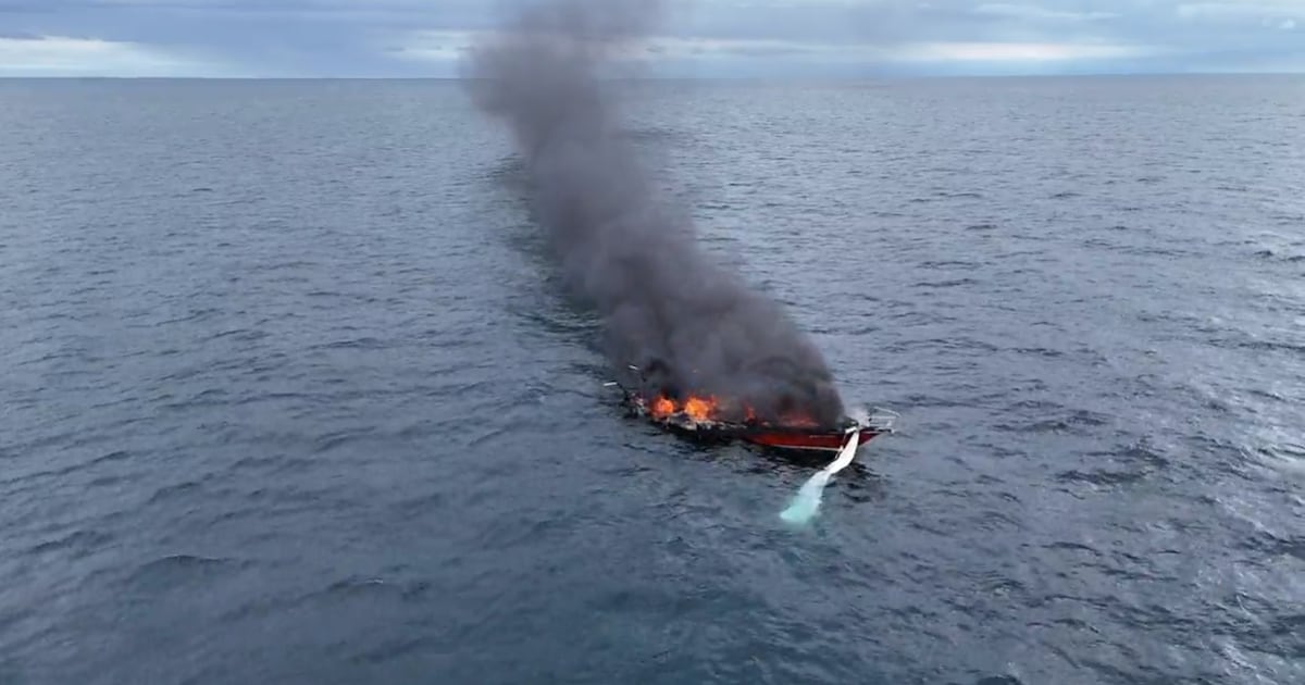 2 hurt after oat catched fire near Courtice