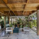 Coral House / Sidney Quintela Architecture + Urban Planning - Image 3 of 15