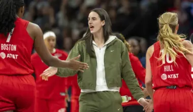 Caitlin Clark's return to play criteria revealed by Fever coach ahead of WNBA playoffs image
