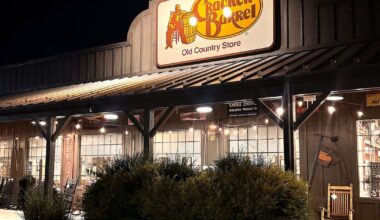 Cracker Barrel says it ‘could’ve done a better job’ with controversial new logo that tanked its stock - CTV News