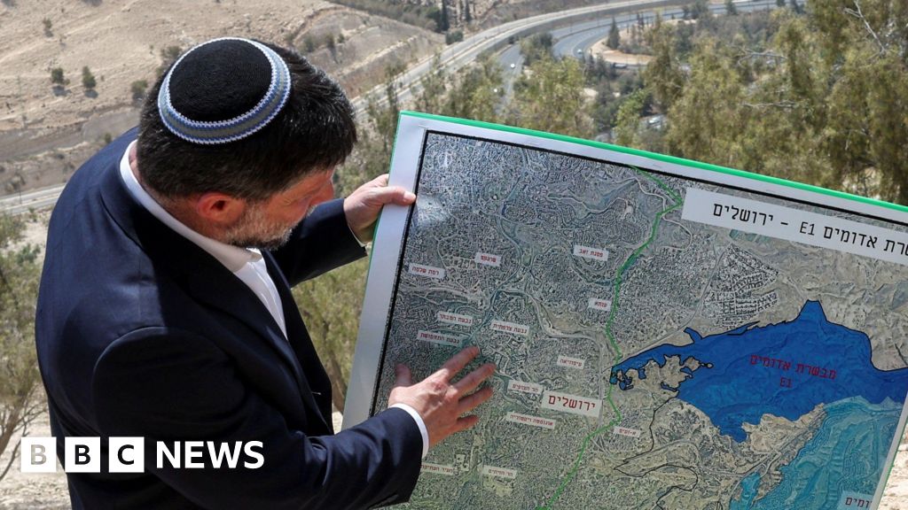 Israeli settlement plans will 'bury' idea of Palestinian state, minister says