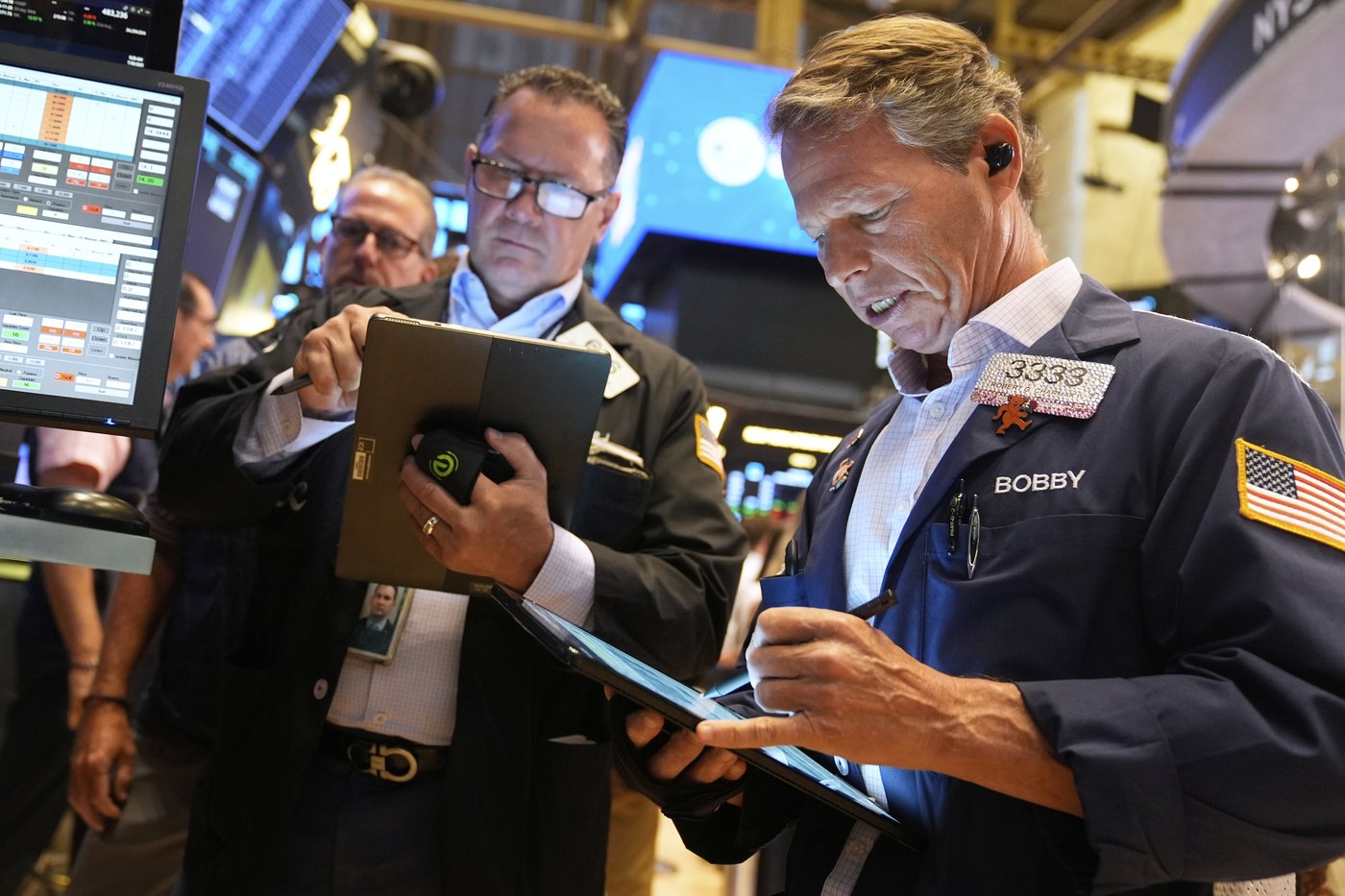 Asian shares retreat after Trump's order imposing new tariffs on 68 countries and the EU