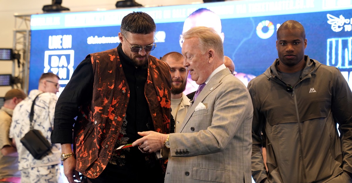 Usyk reportedly asks for extension on order to face Parker