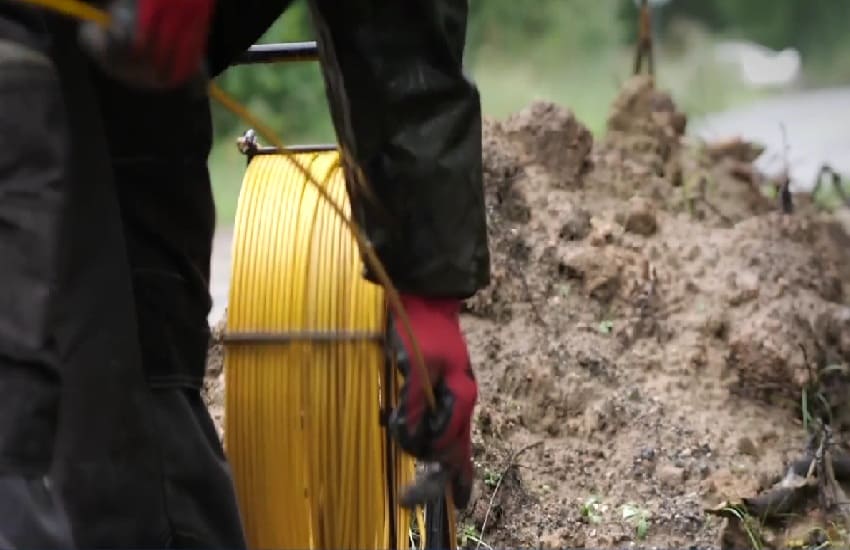 Company laying 1,800 kilometers of internet backbone to better connect southern Yucatan Peninsula