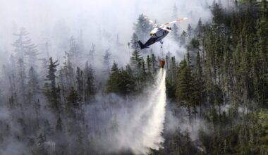 N.S. wildfire grows to nearly 2,000 hectares as ground crews fight to save homes