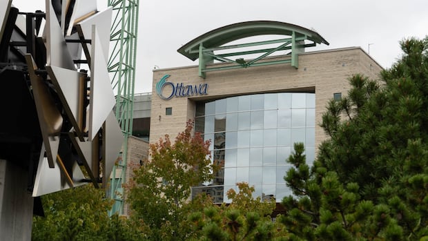 City of Ottawa employees returning to the office 5 days a week starting Jan. 1