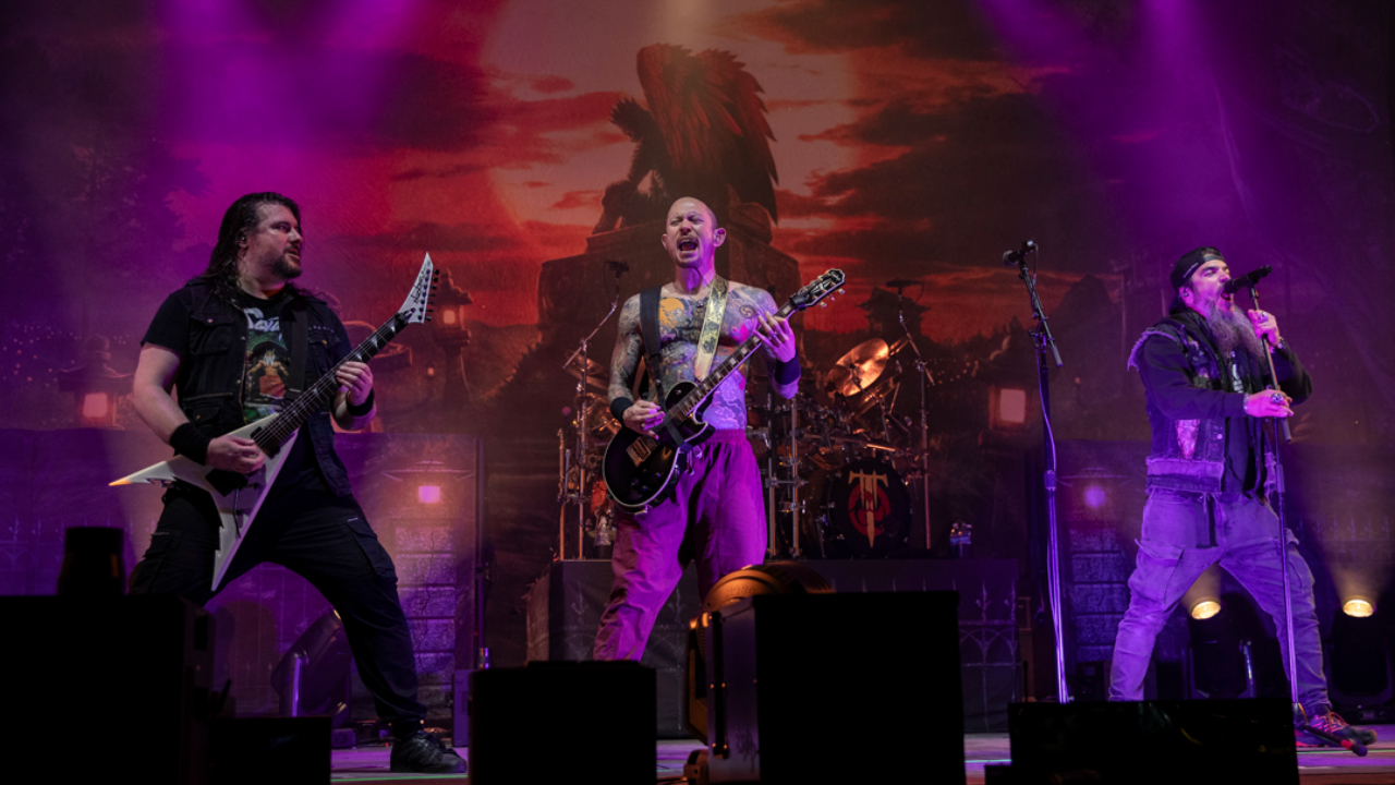 Trivium live on stage with Robb Flynn