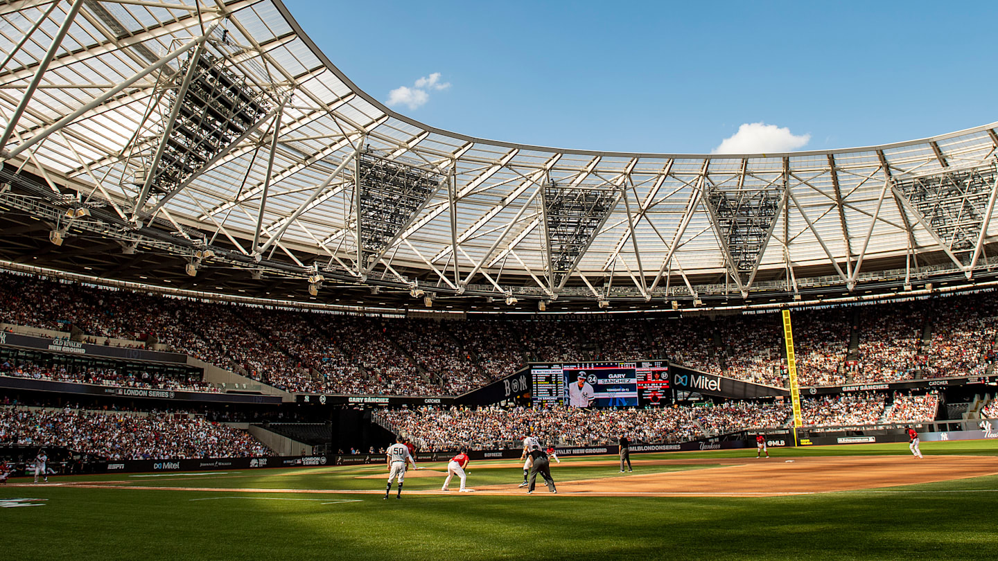 New York Yankees v Boston Red Sox
