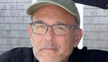 Review: In new book, Tom Piazza offers readers an intimate glimpse of singer/songwriter John Prine