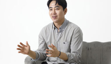 Hanteo Global CEO Kwak Young-ho speaks during an interview with the Korea JoongAng Daily in August at the company's headquarters in southern Seoul. [PARK SANG-MOON]