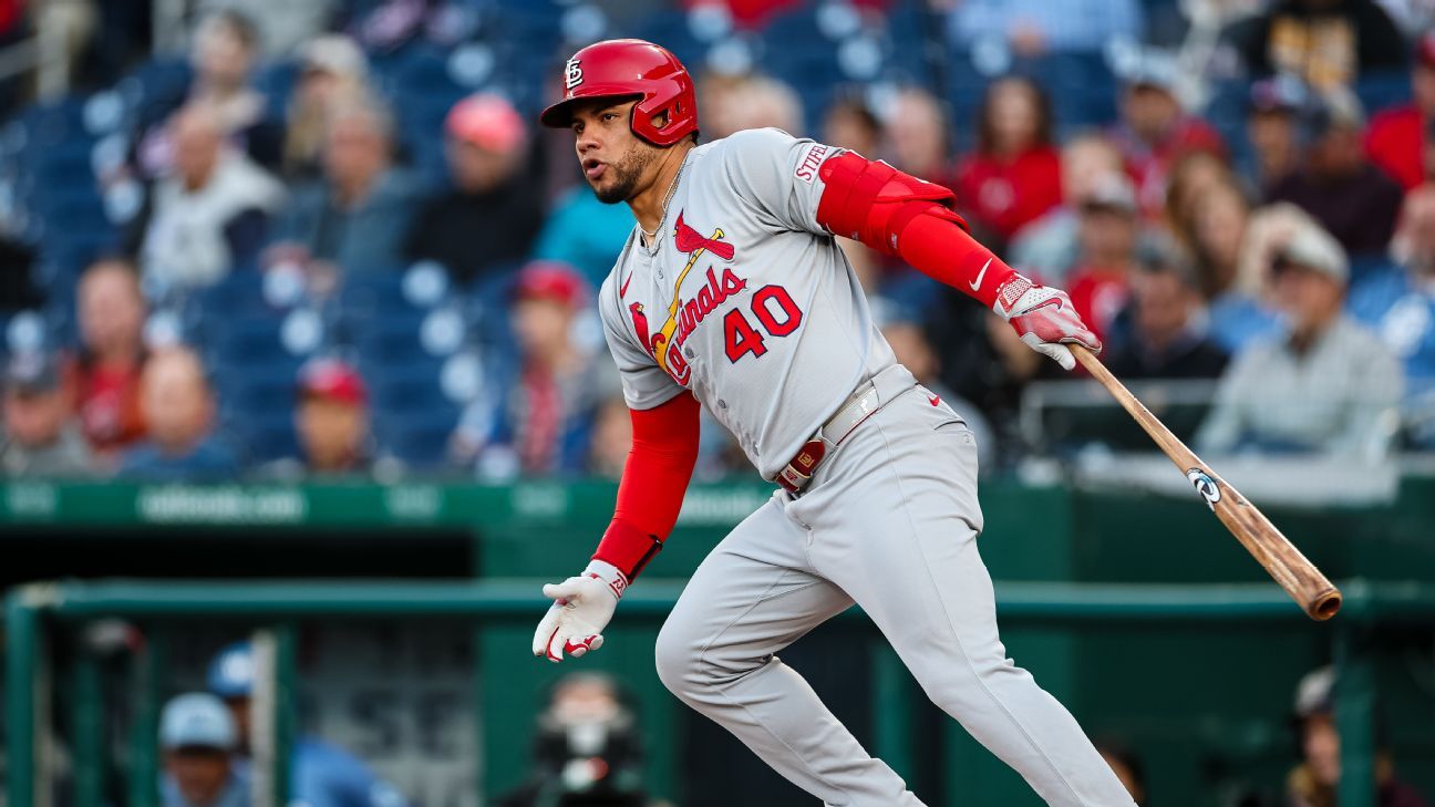 Cardinals put Willson Contreras on IL with shoulder strain