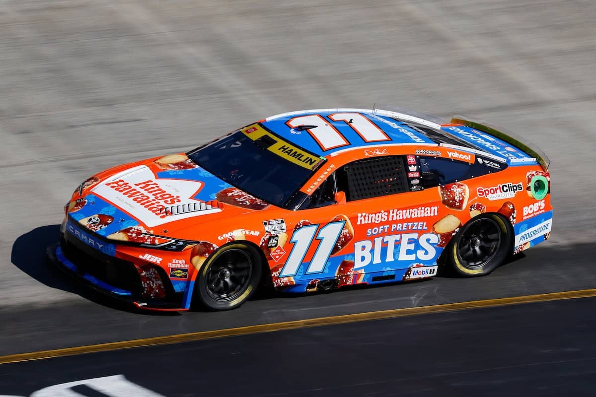#11: Denny Hamlin, Joe Gibbs Racing, King's Hawaiian Toyota Camry