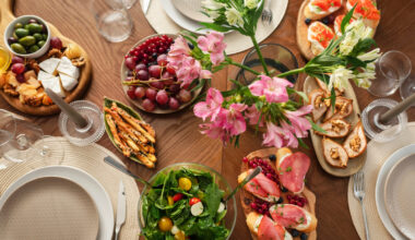 The best kind of home entertaining balances ease with thoughtfulness. (Photo: Freepik)