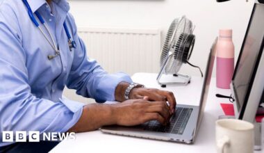 New GP online booking system 'risks patient safety', doctors warn