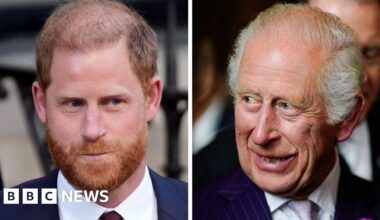 Harry enters Clarence House after reports he will meet King