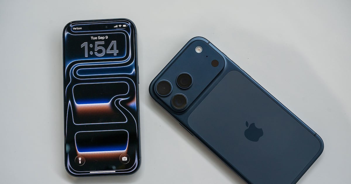 US$2,000 for a phone? Apple says yes - CTV News