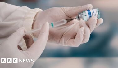 US vaccine panel no longer recommends Covid-19 jab to adults