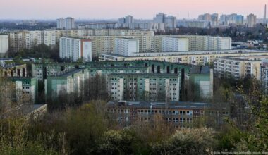 East Germany's divisive Plattenbau back in spotlight – DW – 09/13/2025