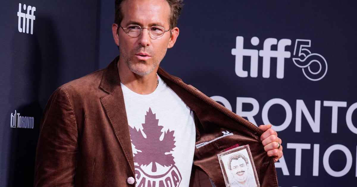 The story behind Ryan Reynolds’ suit at the John Candy documentary premiere at TIFF - CTV News